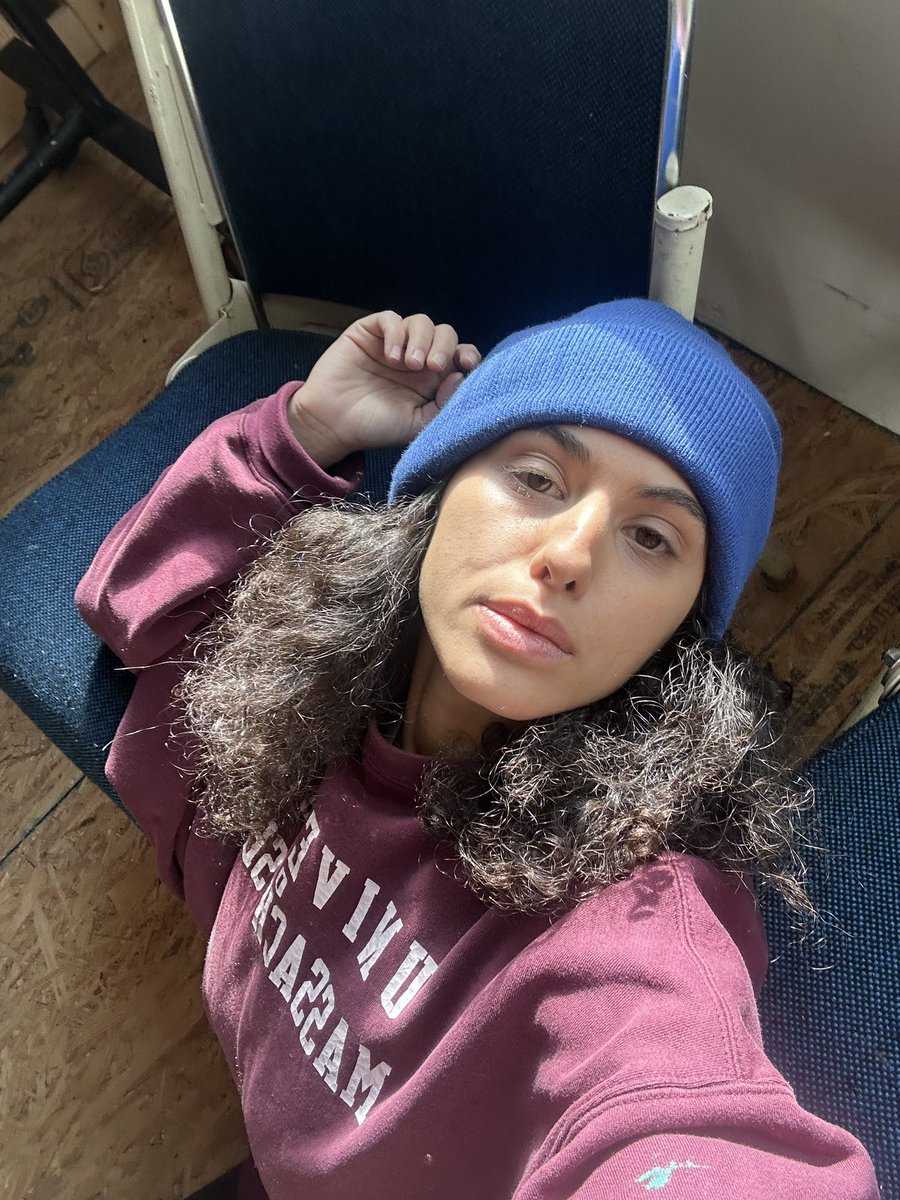 Gaboux___'s tweet image. Bb Bleue with blue 70s vintage theater seats. It’s cold in the studio #NewYork #winter