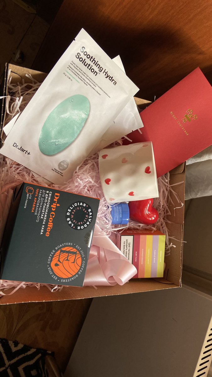 Другий подарунок від Таємного Санти з роботи виявився куди приємнішим)) особливо стіки до айкоса сподобались