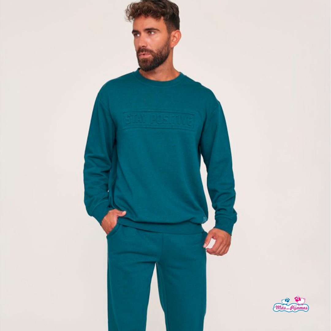 MasquePijamas's tweet photo. 🎅🏼 ¡Pijamas ideales para pasar la Nochebuena en familia!
.
.
#masquepijamas #pijamas #nuevacoleccion #pijamasmujer #rebajas #regaloideal #regalo #homewear #nochebuena https://t.co/el9StShqw9