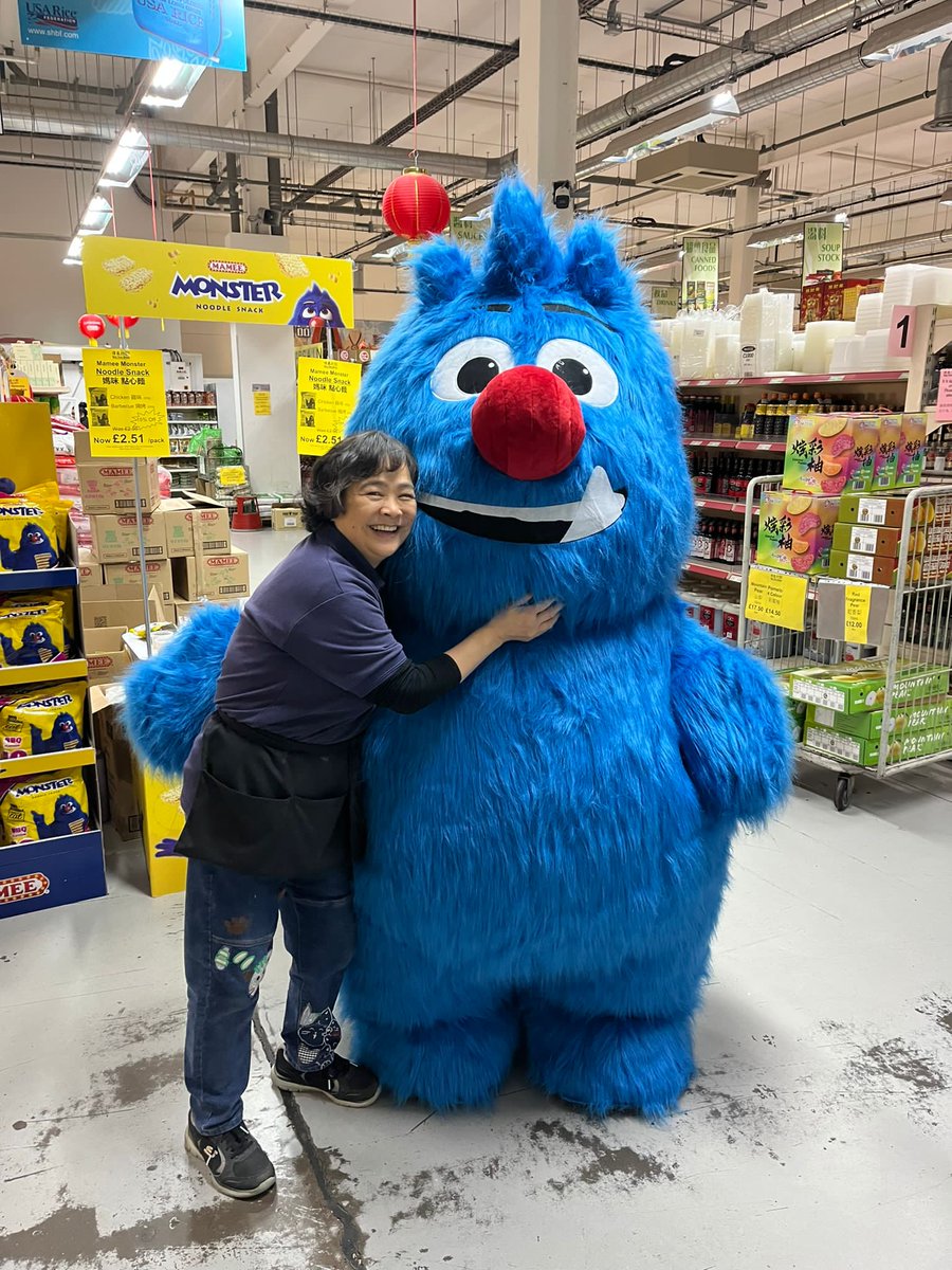 waiyeehong's tweet photo. We can confirm that @iammameemonster gives really good hugs. He's here for a little while longer this afternoon, but be quick (23 Dec 2023). #mameemonster #instorepromo https://t.co/PFmcZUIvw4