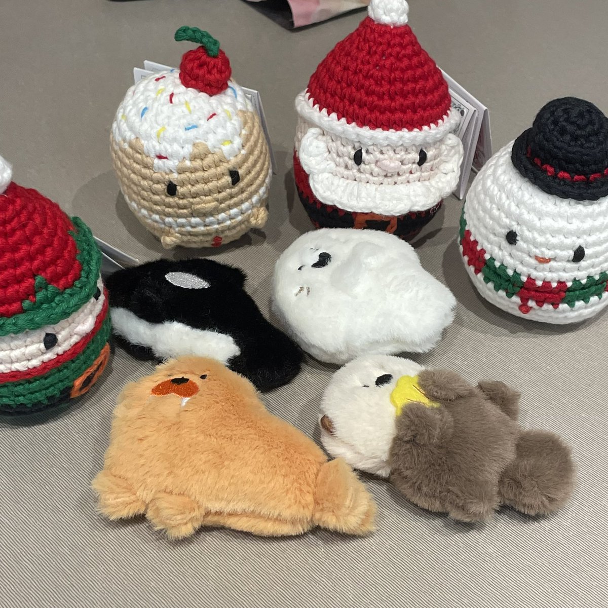 sugafreecooky's tweet photo. Yearly secret santa 🎅🏼 affair @forgukks @21gguks @_seokjins @minkookyy 🌟 🎄 https://t.co/1OcHjgcJ8n