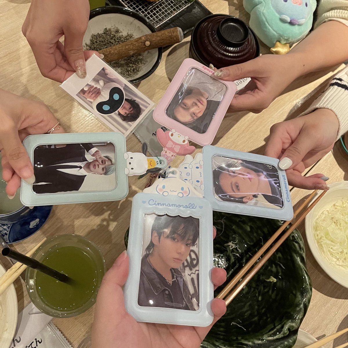 sugafreecooky's tweet photo. Yearly secret santa 🎅🏼 affair @forgukks @21gguks @_seokjins @minkookyy 🌟 🎄 https://t.co/1OcHjgcJ8n