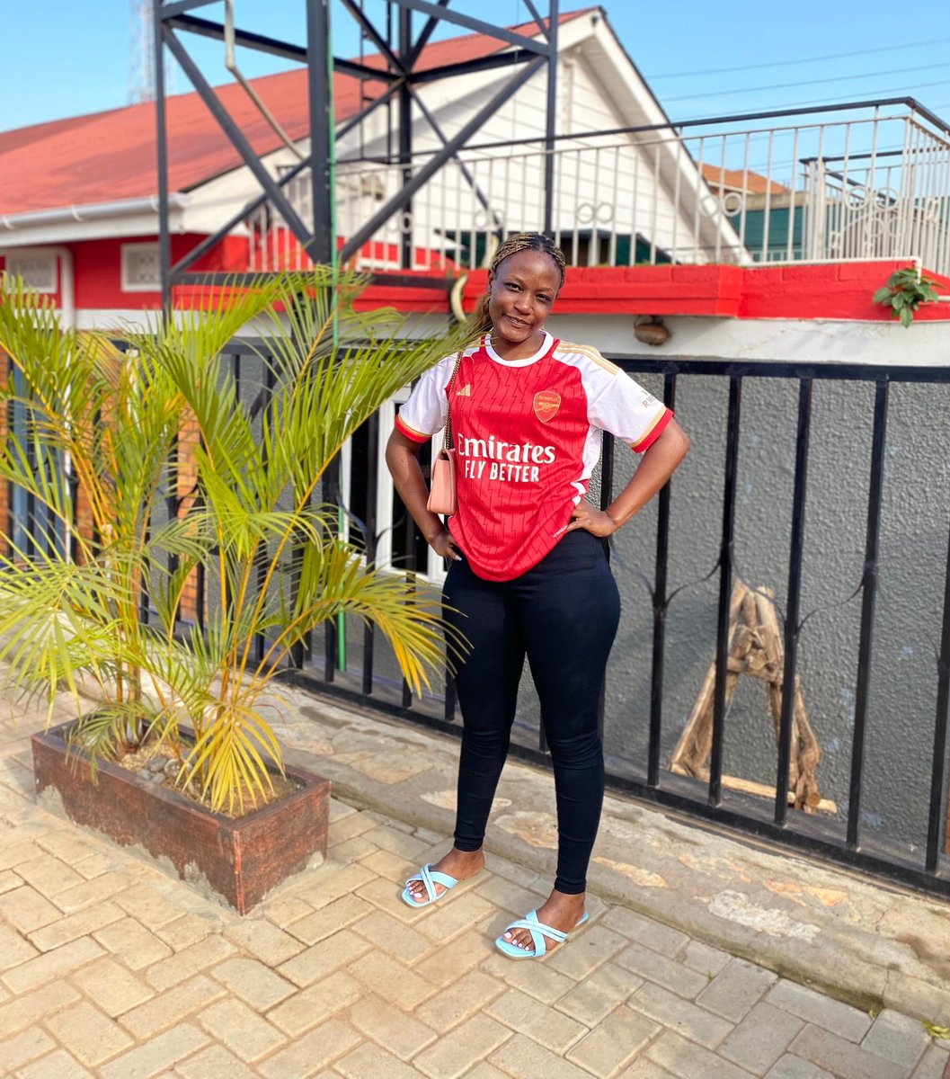 SeraTheActivist's tweet photo. It's Match day ❤ @LFC will ask for water 🤸 https://t.co/TFVccDUWrX