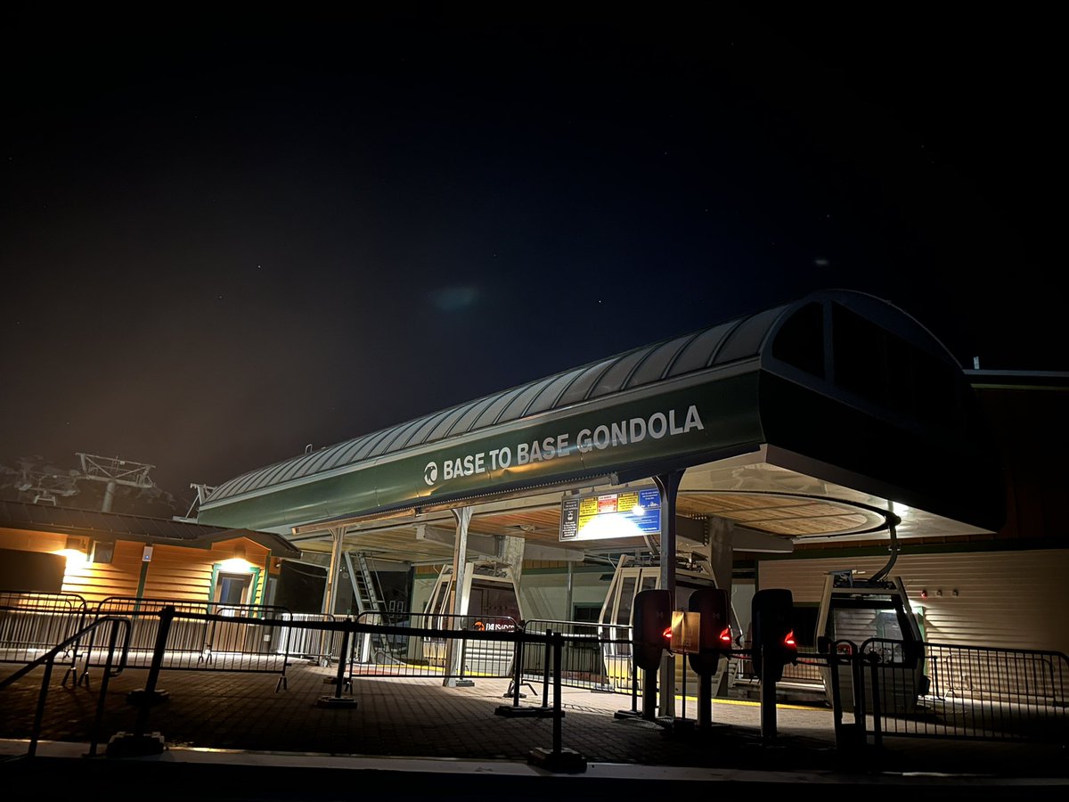 I worked a nighttime party at The Chalet (#PalisadesTahoe) last night. The after work walk down to the parking lot was amazing!