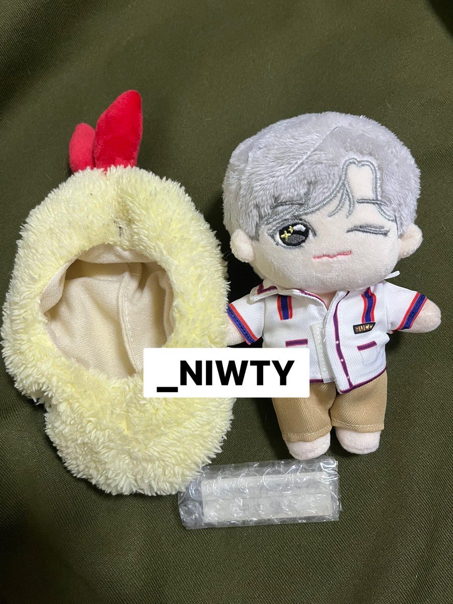 _NIWTY's tweet photo. 📢 หาบ้านให้น้องยูตะพร้อมชุดและป้ายชื่อ + ชุดเทมปุระ 🍤🌻 
🎋 ขนาด 15 CM
ค่าตัวน้อง 350 บ. รวมส่ง Flash ค่ะ 
🌸 ขอดูเพิ่มเติมได้นะคะ Inbox มาได้เลยค่ะ 🌼
#ตลาดนัดอซท #ตลาดนัดnct #ตุ๊กตาnct https://t.co/y4uwqGeAhw