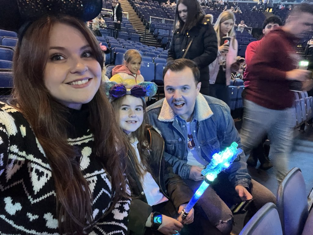suzieoflaherty's tweet photo. #DisneyOnIce https://t.co/7aPuMTFeIc