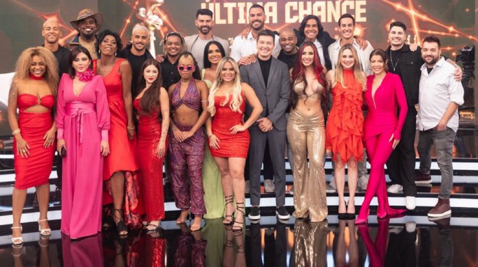 RecordistasOFC's tweet image. 🚨 Já estão sentindo saudades desse elenco TOP que #AFazenda15 nos proporcionou? Então amanhã vai dar pra matar um pouquinho desta falta, a partir das 16h00, com o último #AFazendaÚltimaChance na #HoraDoFaro.

A atração vai ter premiação e muitas surpresas. #AFazenda