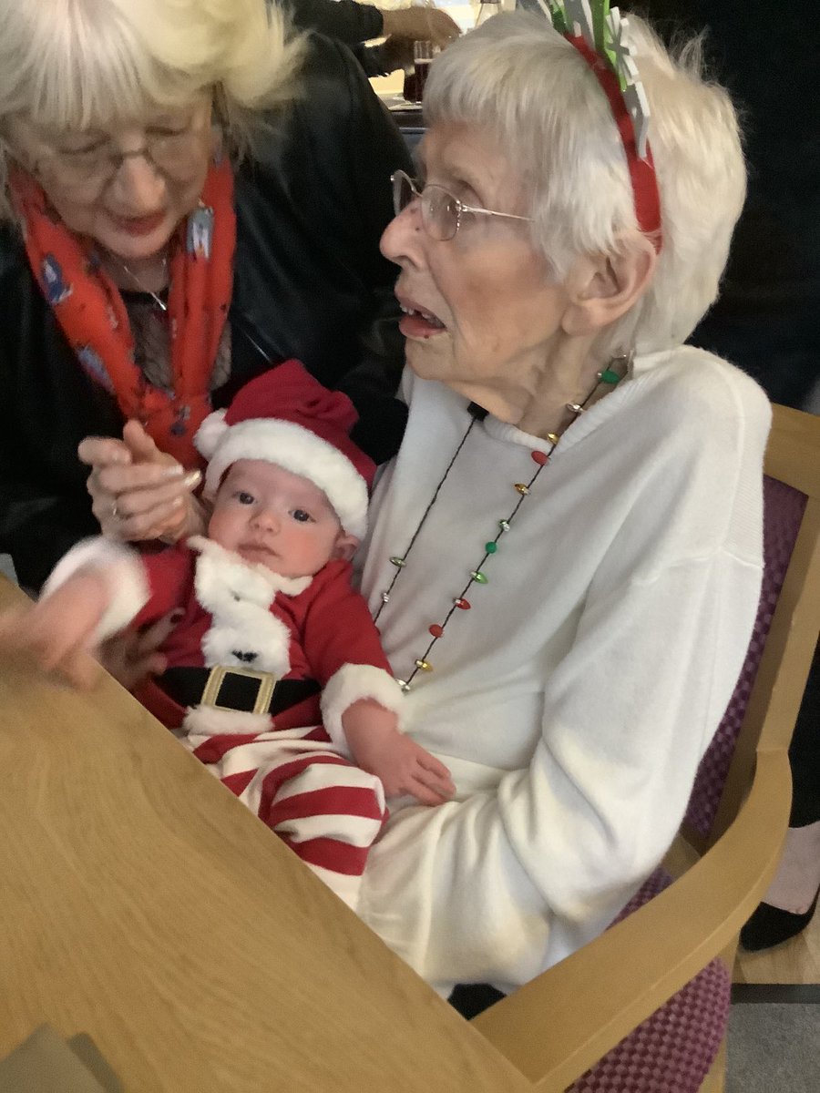 LightbownehallA's tweet photo. Santa called today to wish his great Nana a very happy birthday 😊 #family https://t.co/nMrX0ElqMw