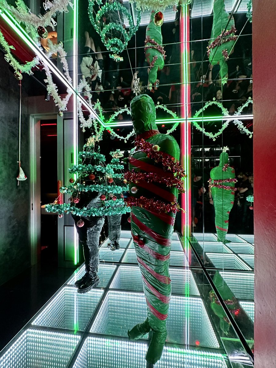 It’s Christmast Mummified Tree!

📍<a href="/500cafebangkok/">500 Cafe</a>