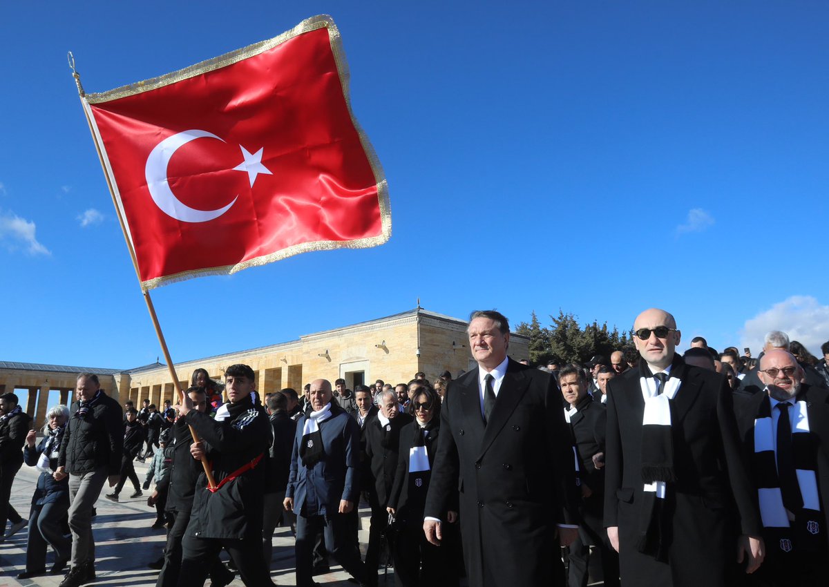HuseyinYucell's tweet photo. Cumhuriyetimizin 100. yılında, ülkemizin ve dünyanın dört bir yanından gelen 7’den 70’e taraftarımızla bugün Atamızın huzurundaydık. 

Büyük Beşiktaş camiası, Gazi Mustafa Kemal Atatürk’ün gösterdiği yolda emin adımlarla yürüyecek ve her zaman olduğu gibi bundan sonra da Cumhuriyet değerlerinin izinde olmaya devam edecektir.