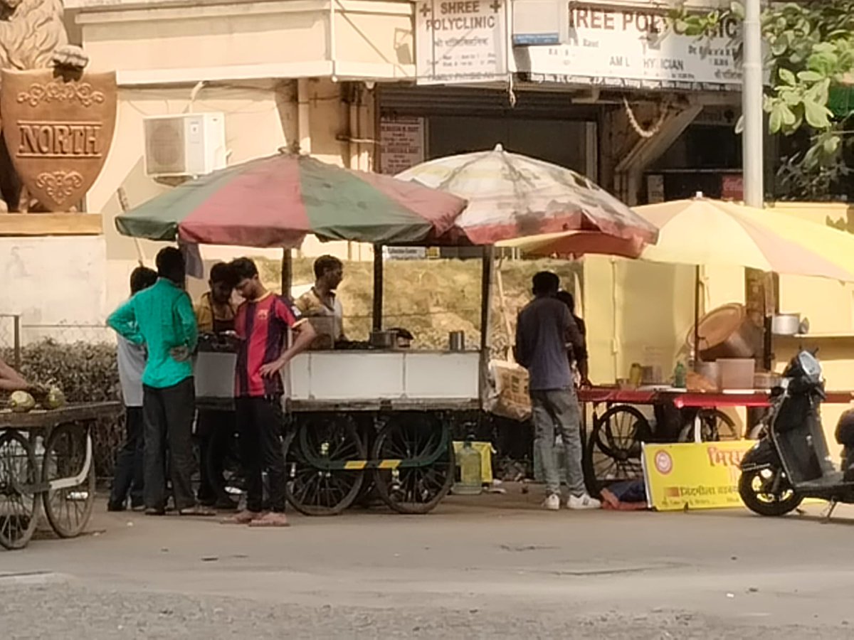 Rahul62580569's tweet photo. @adv_ravivyas We have rise many complaints on illigal yellow box on gutter but no action has been taken. We have rise many complaint in MBMC regarding illigal encroachment but still there is no action taken.

Address - Celest, jp infra, vinaya nagar, Mira road East 401107. https://t.co/NJ7hxFZi7g