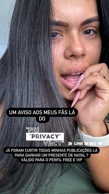 Quem curtir todas as publica&ccedil;&otilde;es do perfil FREE e VIP da minha rainha l&aacute; na Privacy vai ganhar um presente<a href="/tag/podcast"class="tags"><span>#podcast</span></a><a href="/tag/casal"class="tags"><span>#casal</span></a><a href="/tag/casalliberal"class="tags"><span>#casalliberal</span></a><a href="/tag/krisshotwife"class="tags"><span>#krisshotwife</span></a>