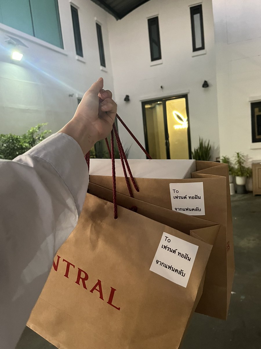 yeoja_pfriend's tweet photo. @friend_IND Thank you kub my santa🎅🏻🎁💝 https://t.co/ekSxE5z85Y