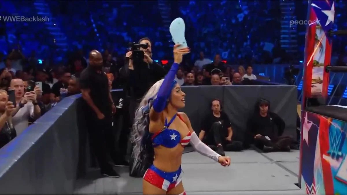 lceShimmerx's tweet photo. @ZelinaVegaWWE sign stamp and seal her! https://t.co/Tw6z3wK3R1