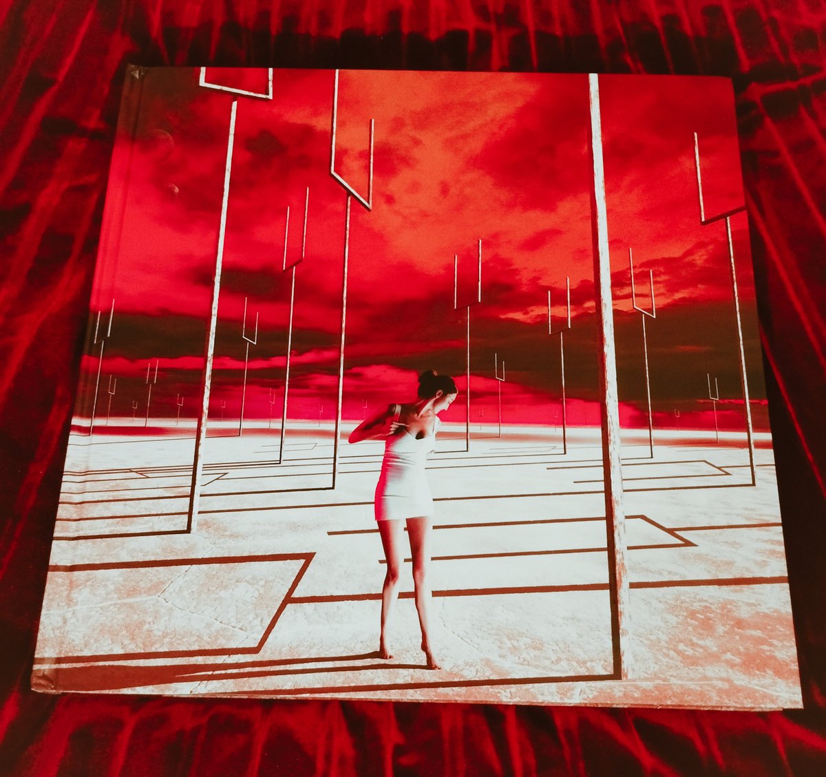 theveganwitchxx's tweet photo. rocket baby dollies arrived safely in london from normal records san diego on 6th november. my first purchase from discogs ❤️ took me long time to choose a seller as it was pricey but wanted the book so much. when i saw the box on my door couldn't believe my eyes 🥹 #originofmuse https://t.co/r5qPxddAaQ