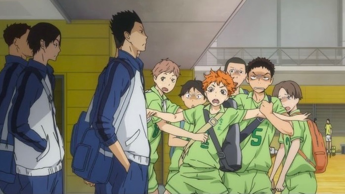 hourlyshoyo's tweet photo. the way he instinctively protects his friends😭 https://t.co/AbhlpNLbOH