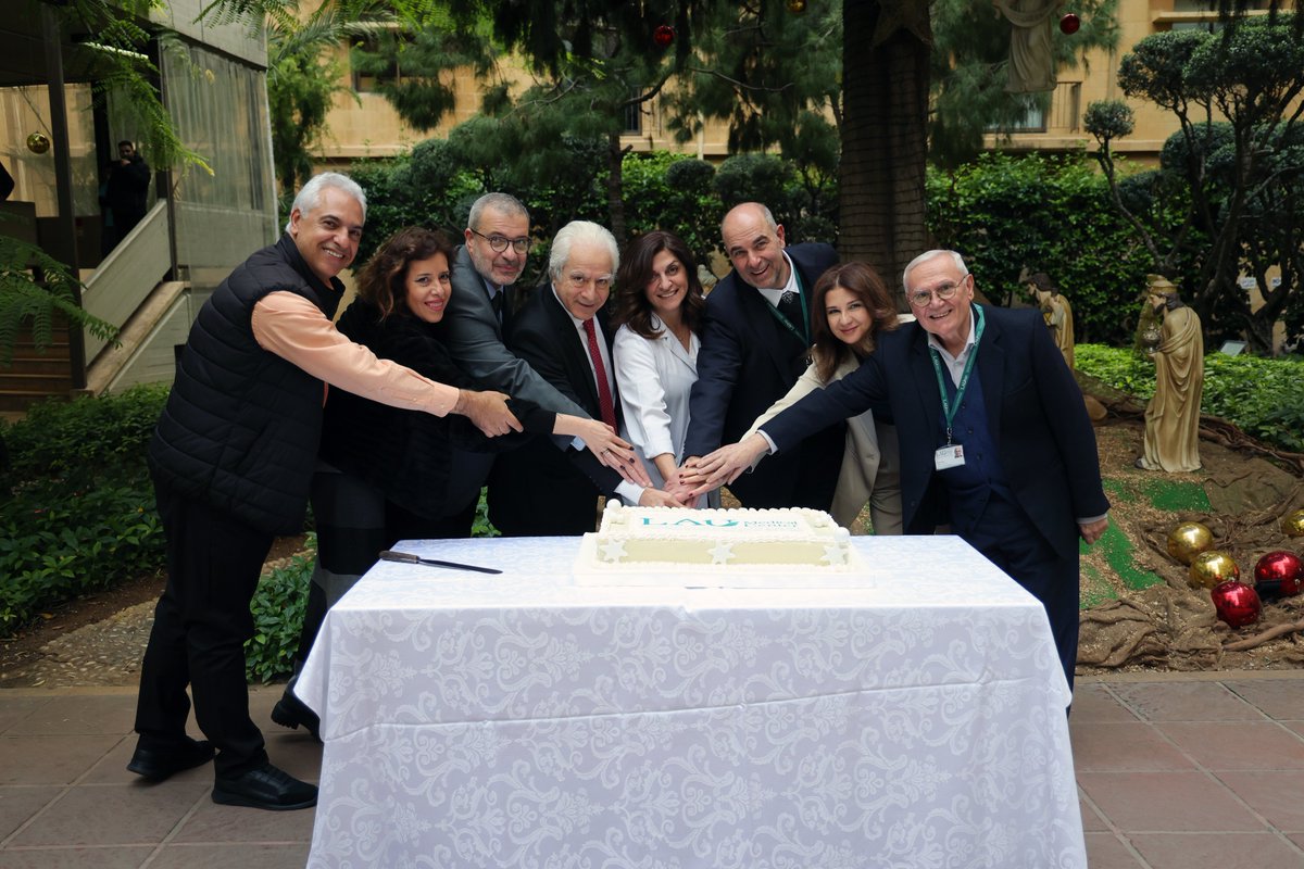 LAUMCRH's tweet image. We have also celebrated 20 years of dedicated service, expressing heartfelt appreciation with tokens of gratitude, while also honoring the exceptional contributions of our long-serving staff members.

#FestiveVibes #ChristmasDecorAwards #LongServiceRecognition #Gratitude