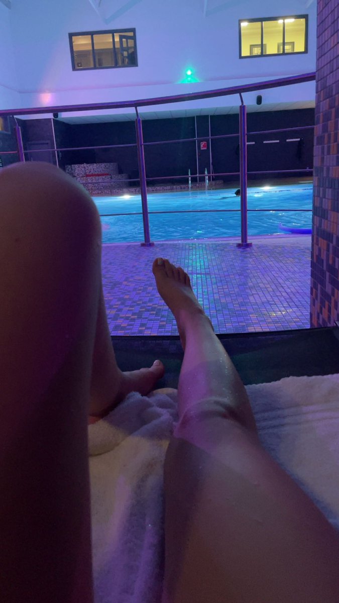 Lola_Peach777's tweet photo. Having a spa night😛 I know you want to see more of my pretty little feet… 
I’m selling content today💵

Paypig findom brat 

#paypig #findom #findomfeet #findomgoddess #payme #feet #feet_pic #feetcontent #feetpicsforsales #toes #size3feet #smallfeet https://t.co/q6xZAwnEM3