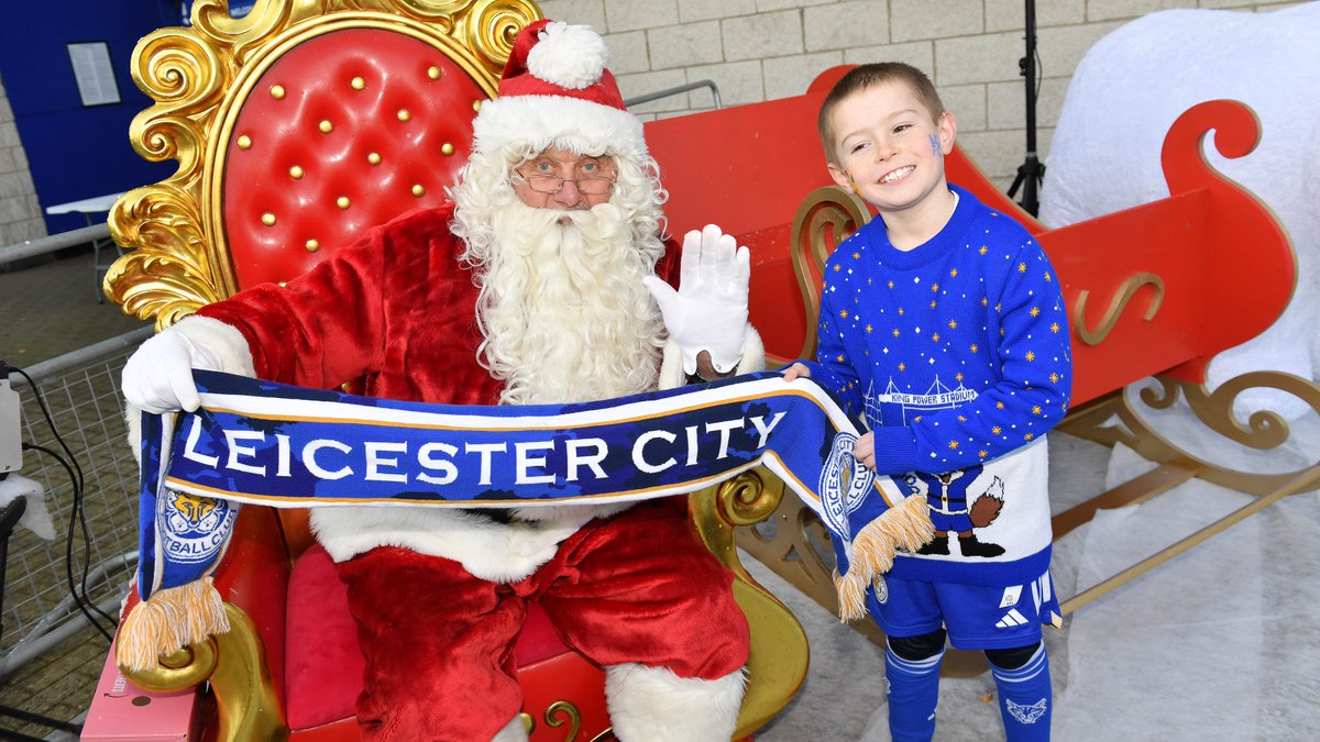 LCFC's tweet photo. Season's greetings, Foxes! 🎄

#LEIRTH https://t.co/r1G8GEeSsL
