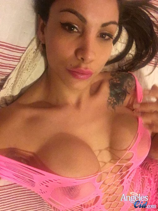 Home alone... https://t.co/h2M4I54KL1 https://t.co/2XEG5A7wMB