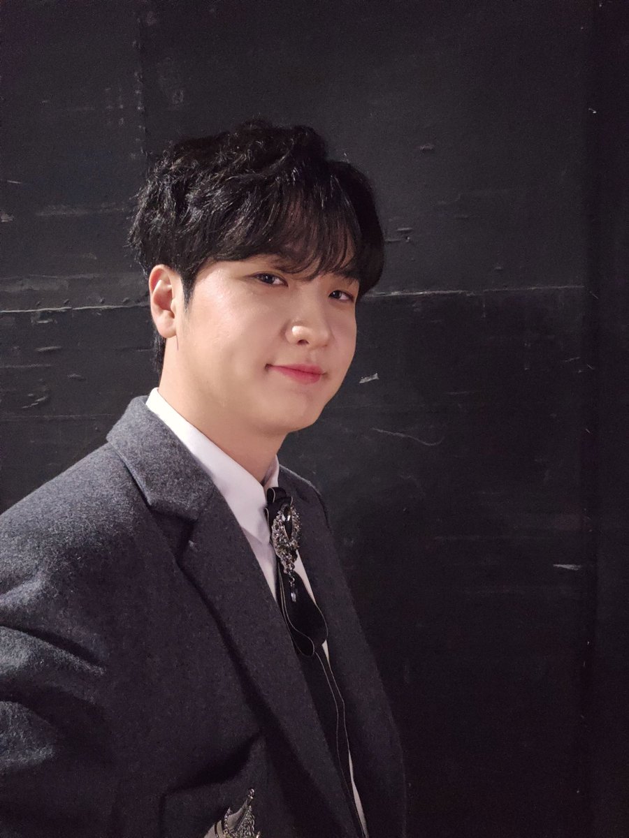 rxfmal's tweet photo. 아 너무 잘생김 에바야!!!!!!!! https://t.co/oExEKlRyDn