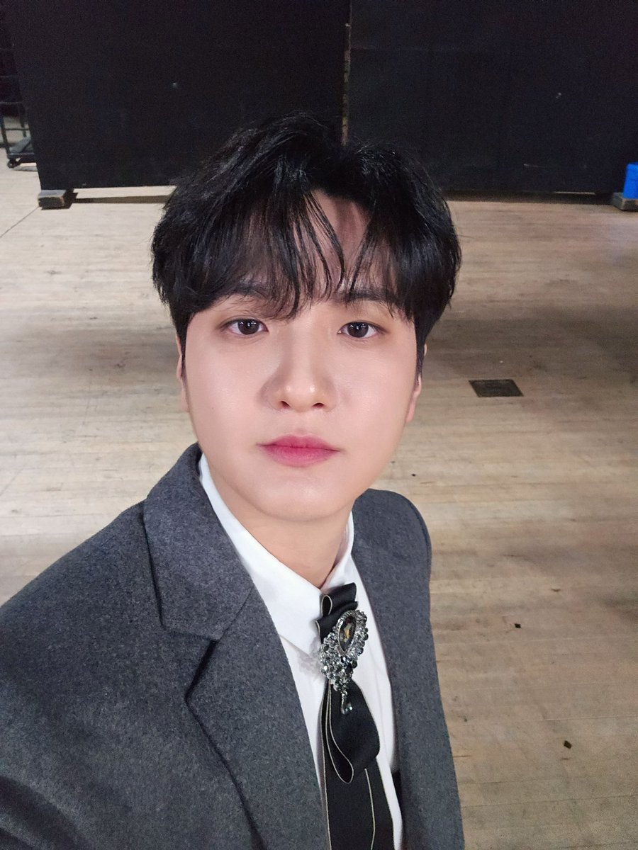 rxfmal's tweet photo. 아 너무 잘생김 에바야!!!!!!!! https://t.co/oExEKlRyDn