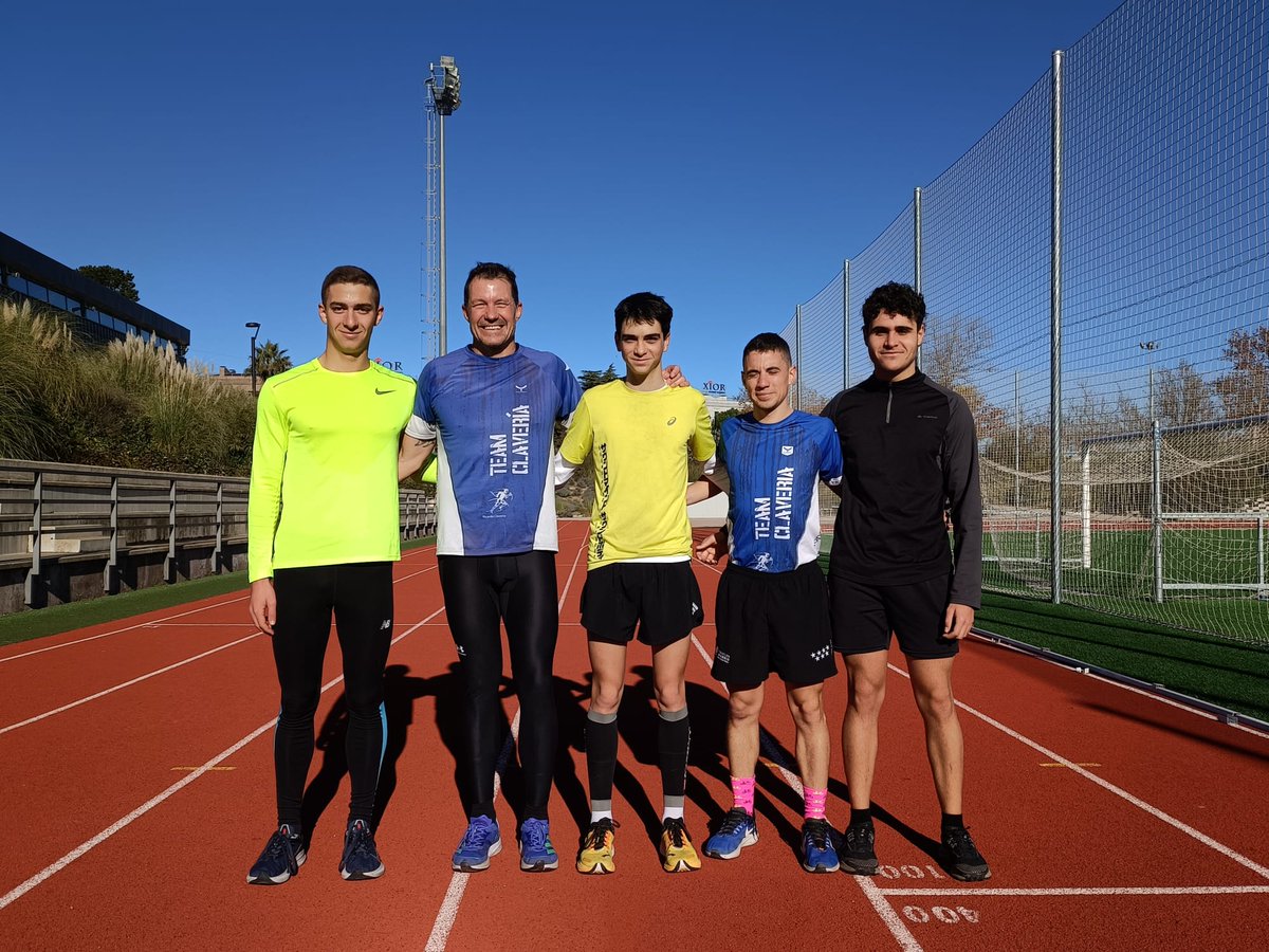 Último entrenamiento de Pista antes de los turrones!!
6x800 c/5'

#FELIZNAVIDAD a tod@s💙💙
#TEAMCLAVERÍA