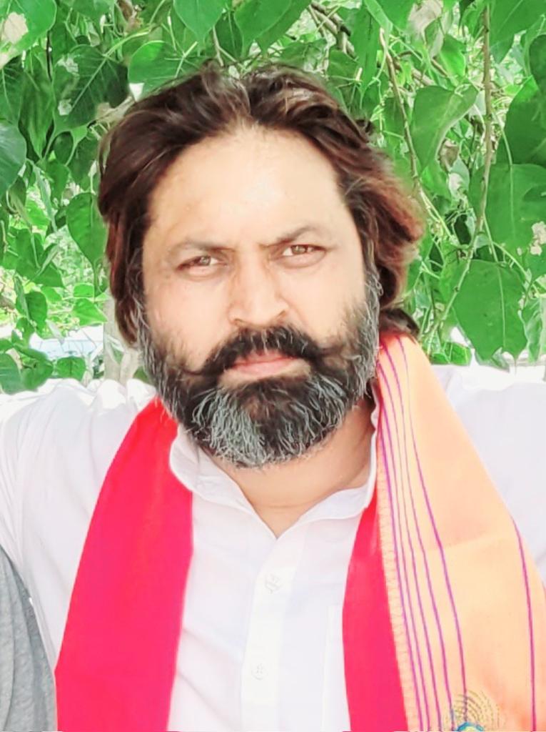 rakeshsinghup's tweet photo. EWS, general category 25 दिसंबर को सरकार की तरफ से वार्ता के लिए फोन आता है और दूसरी तरफ पुलिस की भर्ती का विज्ञापन आ जाता है सभी भाई बहनों से कहना चाहता हूं 25 तारीख के बाद आंदोलन की घोषणा करूंगा आप सभी अपने हक और अधिकार के लिए लखनऊ पहुंचेंगे।
@narendramodi 
@myogiadityanath https://t.co/DbW4dloZK4