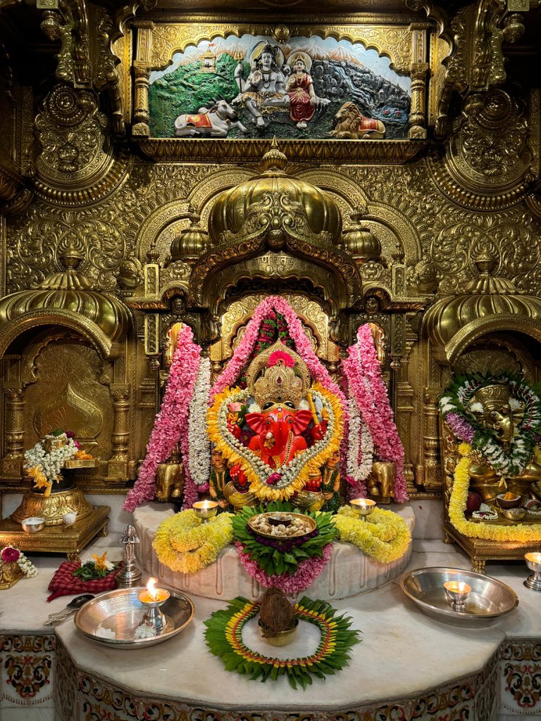 SVTMumbai's tweet photo. 🙏 गणपती  बाप्पा मोरया 🌺मंगलमूर्ती मोरया 🙏२३/१२/२०२३ 
🙏Ganapati Bappa Moraya 🌺 Mangalmurti Moraya  🙏23/12/2023 https://t.co/bGDaV66DQY