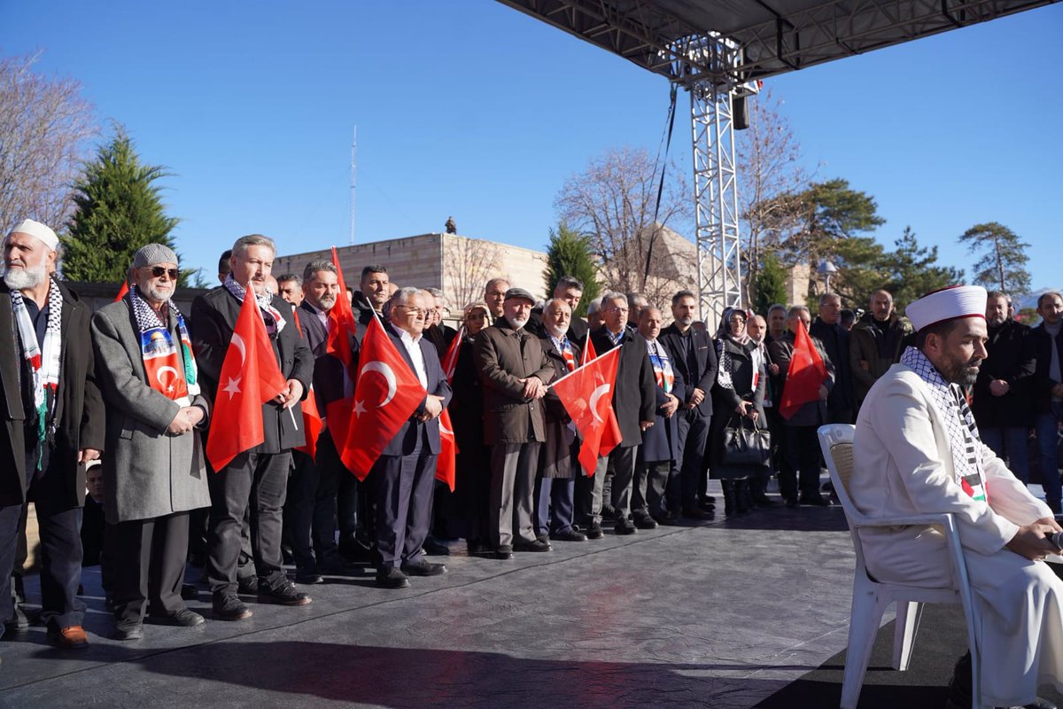 kayseriaskon's tweet photo. Filistin'deki katliama dur demek ve şehitlerimizi anmak üzere Kayseri Cumhuriyet Meydanı'nda bir araya geldik.
Tüm şehitlerimize Allah'tan rahmet dileriz.
#sehidimizvar https://t.co/DH9VhufINB