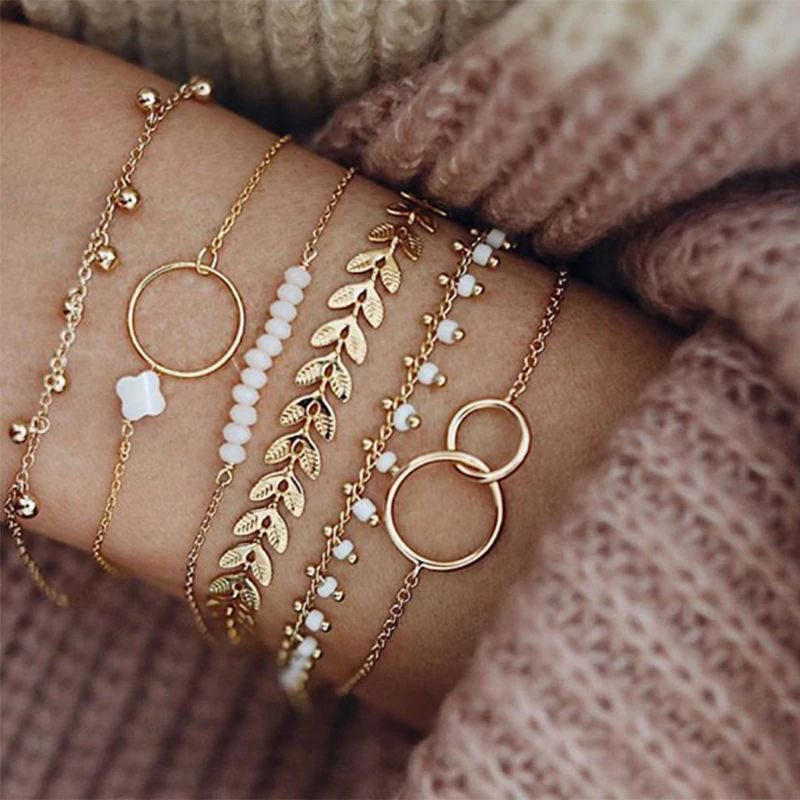 SYMTheReporter's tweet photo. @SunshineRaySym ❝ Se me da horrible regalar cosas, pero creo que estas pulseras y el reloj puedan pegar contigo. 

-De parte del mismo ‘x’ con cuernos. ❞ https://t.co/jlDz3klIx9