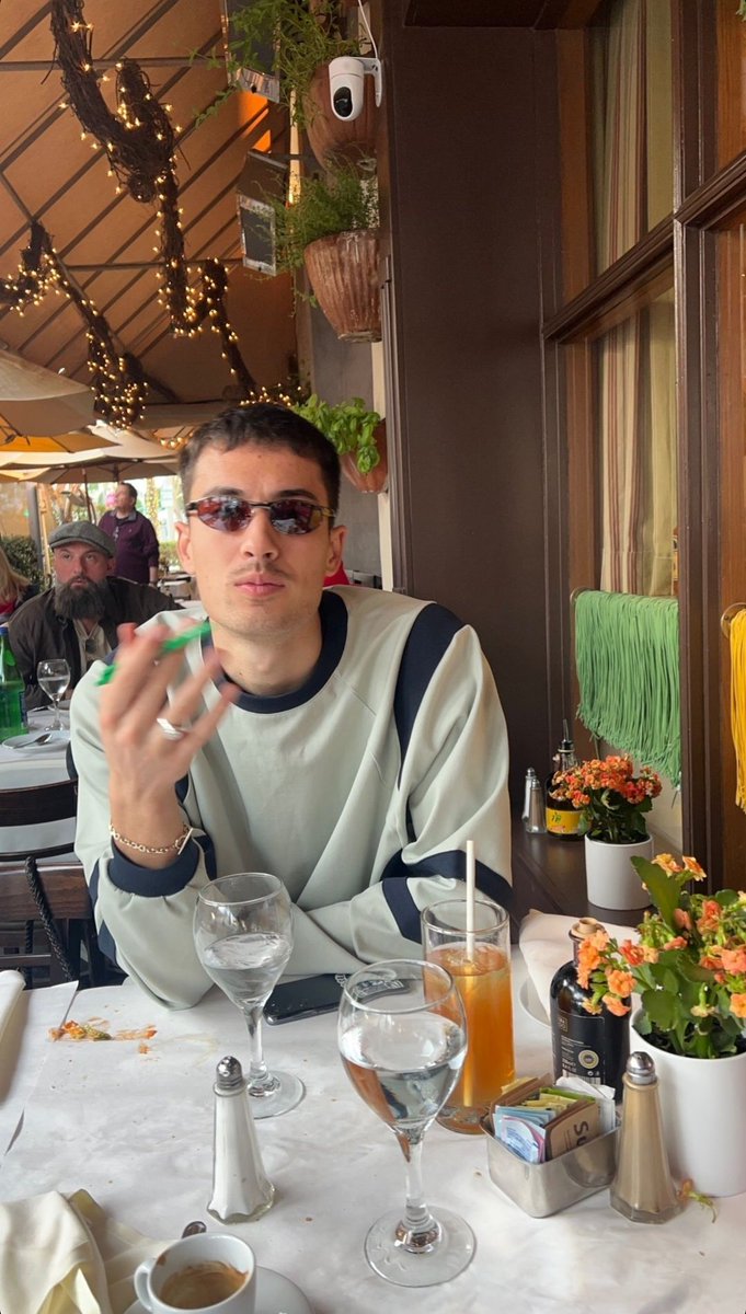 (NOT) Jonny // Off tweet media