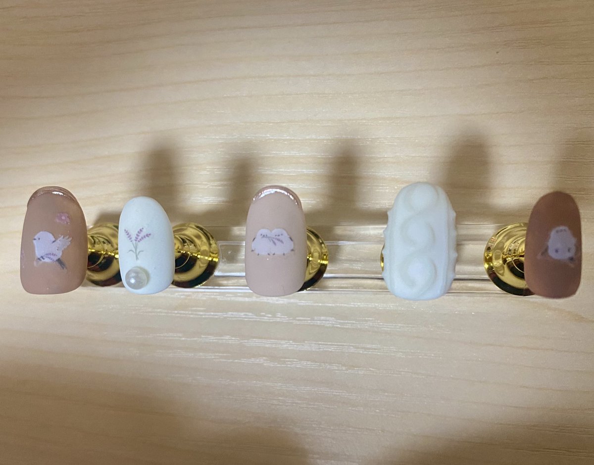 mame__mari's tweet photo. 可愛いネイルシールが売っていたのでシマエナガのネイルチップを作りました。
早く着けたい☺️ https://t.co/buszSriAgw