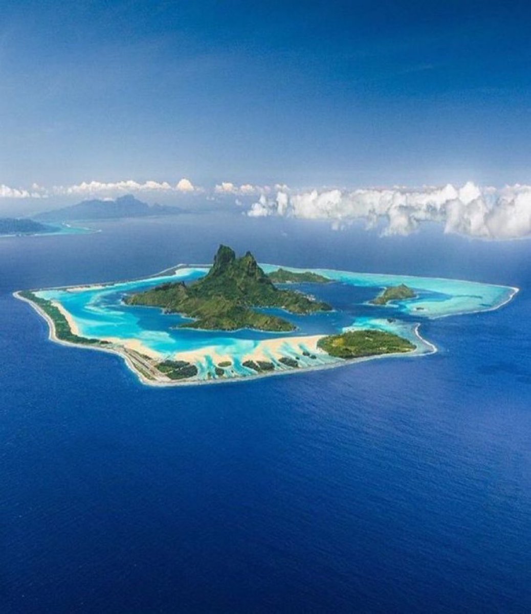 viewsoff's tweet photo. Bora Bora. https://t.co/jkbNnjwrzA