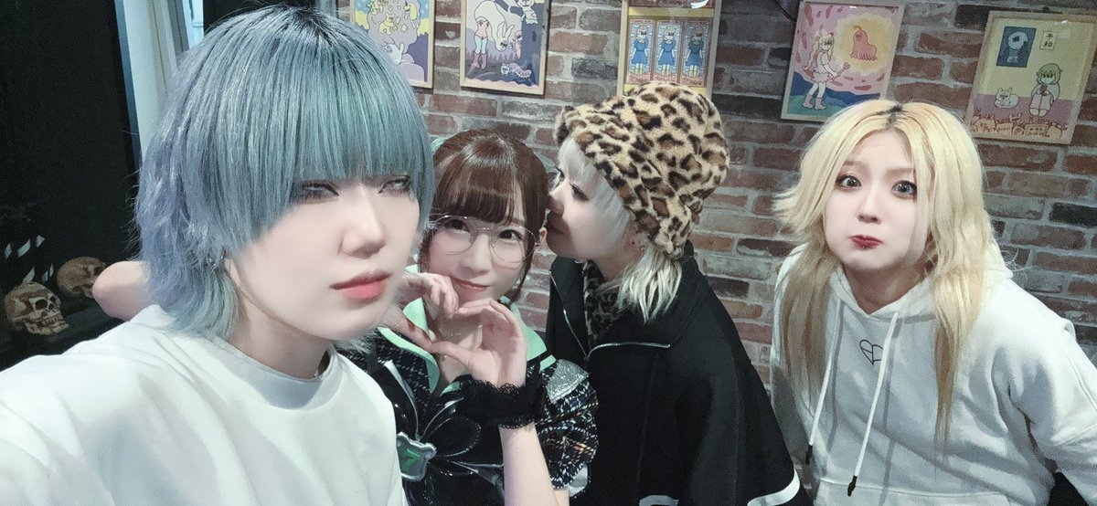 AKIBACOLORS🧠ありがとうございました。

久しぶりの人がいっぱい。

そして久しぶりのソロ楽しかった。
アルバムたくさん聞いてくれ。