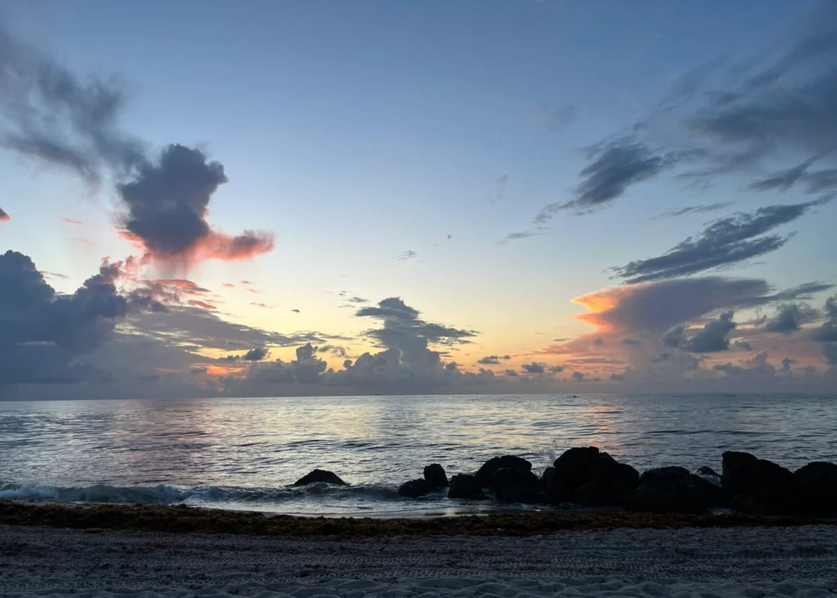 I firmly believe that I will meet that person and watch every sunrise with me until the end of my life.🥺