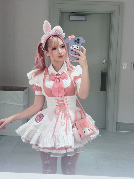 My work uniform for the maid cafe is so cute omg https://t.co/QGP8zaX06V