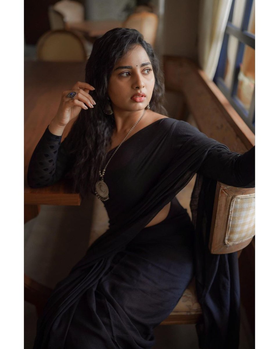 #SrushtiDange 🖤😍

▶️📸 onlyheroines.com/2023/12/srusht…

#actress #actressgallery #sareelove #blacksaree  #onlyheroines