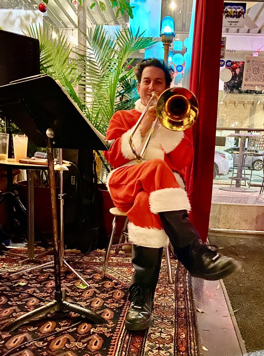 At Lapin Bleu… a Jazz Bar with a Hockey Problem!