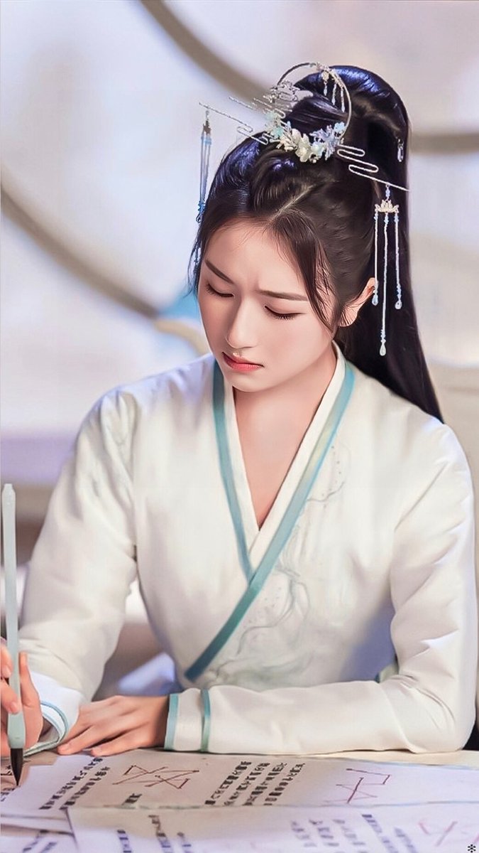 landy_leeeee's tweet photo. #LiLandi
#李兰ndi : She is selfish, cold, and bent on being "bad," a shell that an unwanted child created for herself because she wanted to survive. #YeTan #HDpic https://t.co/DzXOUo9mY5