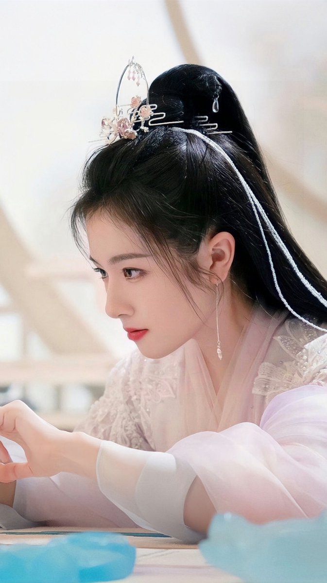 landy_leeeee's tweet photo. #LiLandi
#李兰ndi : She is selfish, cold, and bent on being "bad," a shell that an unwanted child created for herself because she wanted to survive. #YeTan #HDpic https://t.co/DzXOUo9mY5