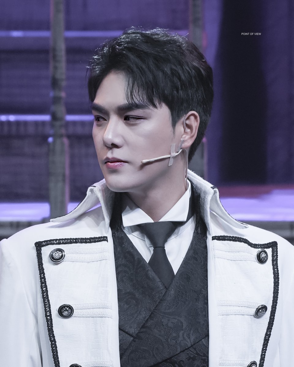 231222 아가사 커튼콜
로이 | #윤소호

네 안에 가둬 둔 날 봐