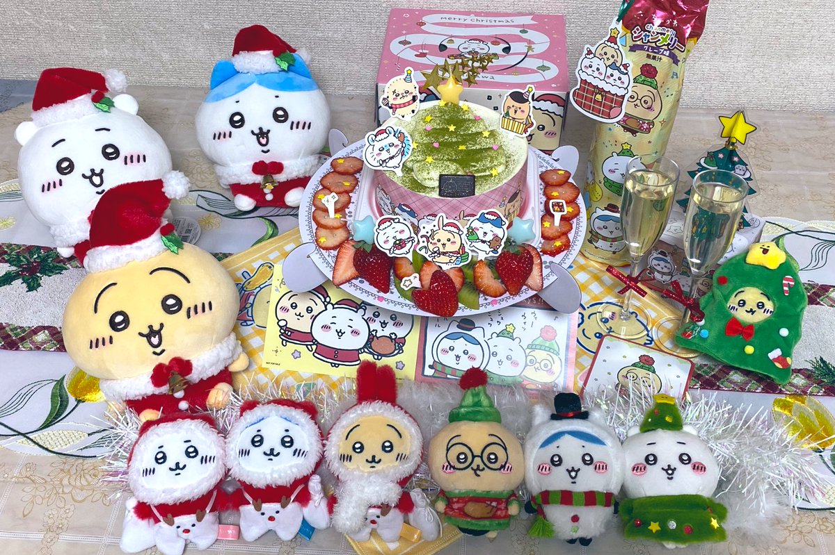 never_ever0822's tweet photo. ちいかわクリスマスケーキ🎂
色んな子たちで撮ったのでのせます❤︎
見てください🤲⭐️✨ https://t.co/4c4MTJhV9P