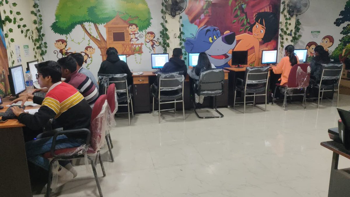 SiliguriPolice's tweet image. Sharing the glimpses of e Siksha classes of Bhaktinagar PS and Matigara PS. An initiative of Siliguri PC towards digital literacy.
#eshiksha
#computerliteracy
#Siliguripolicecommissionerate
#Siligurimetropolitanpolice
#westbengalpolice