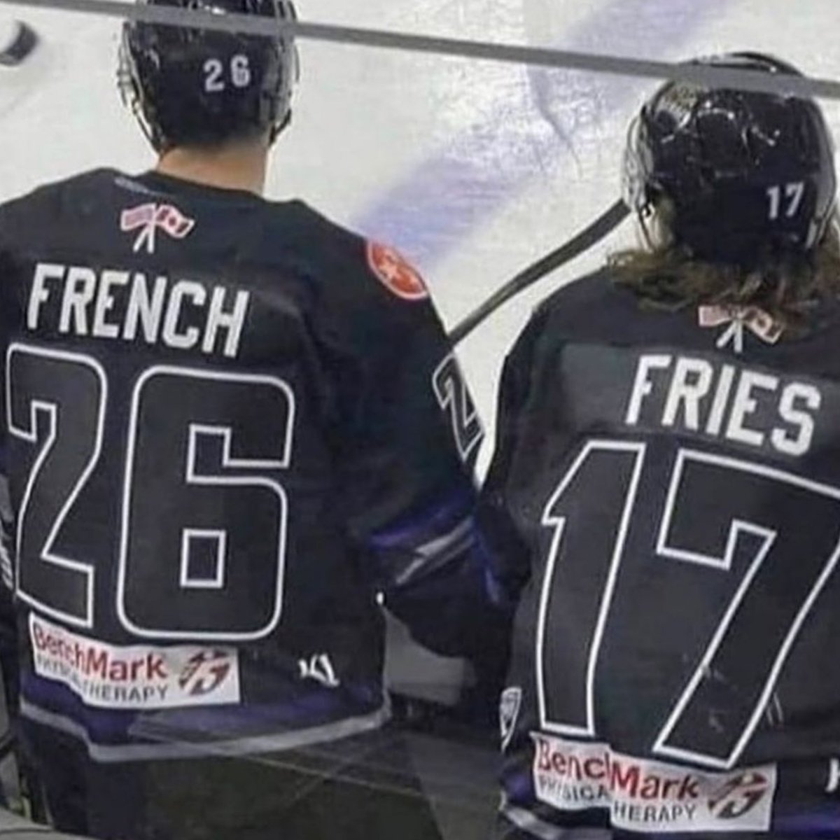 Burger'n står i mål. #hockeyfun #funnynames #hockey