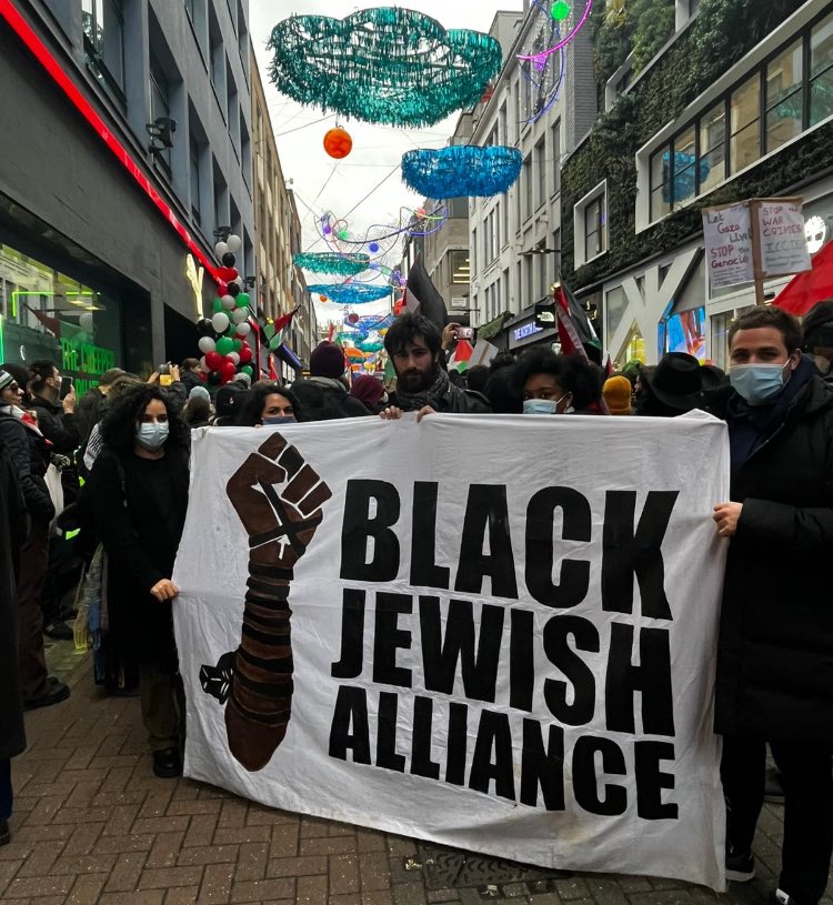 ✊🏿Black Jewish Alliance are shutting shit down with ⁦@SistersUncut⁩!! Christmas is cancelled. We will not stop shutting shit down until Israel stops the genocide. Shabbat Shalom and Free Palestine 🇵🇸