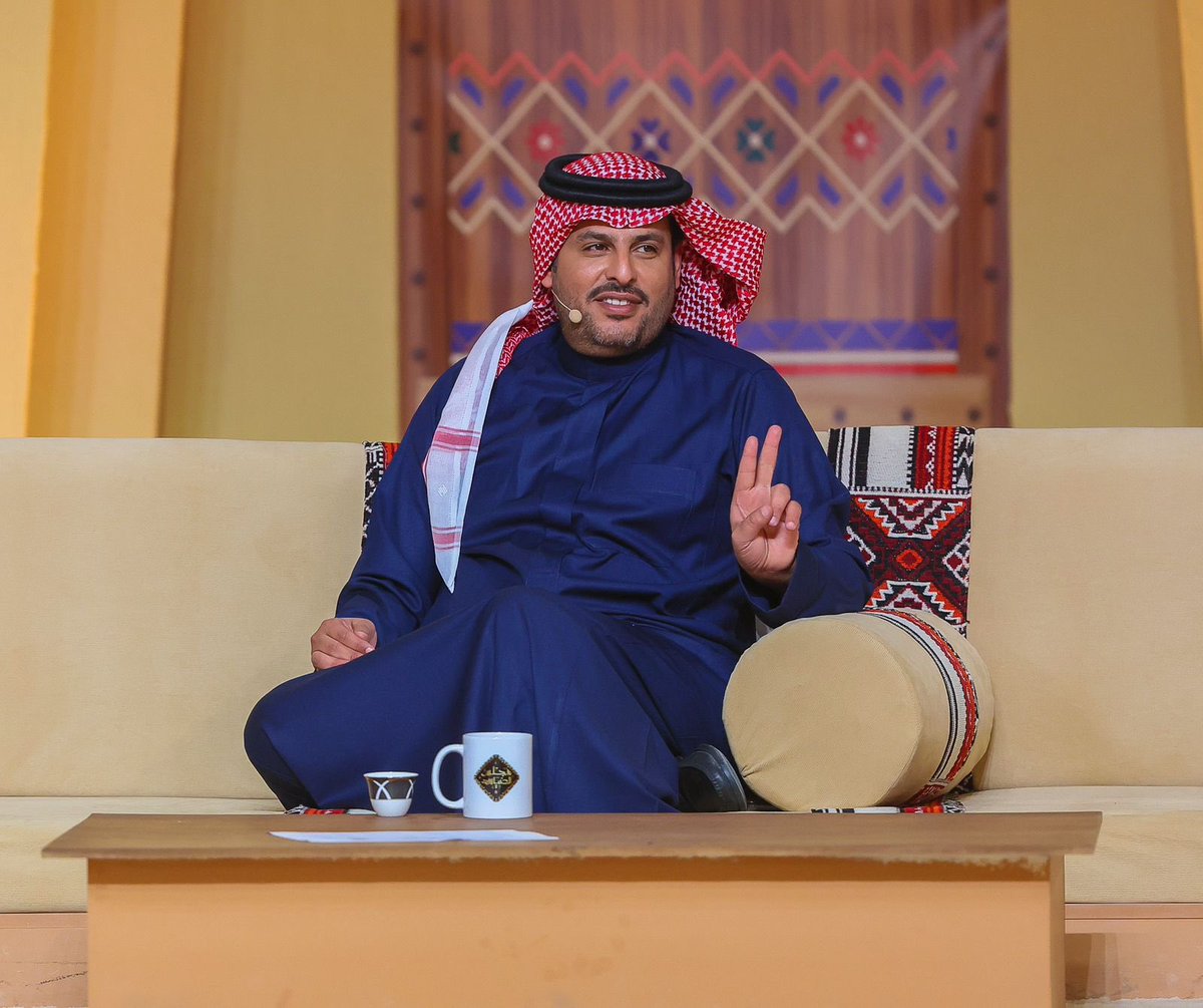 يقول محمد جارالله السهلي :

حنا محازم .. كل خَطْب ومعترك 
عون الرفيق وسعد عين المرتجي 

وحمولنا لا كادت شعيل وبرك 
نشتالها .. ونقوم ونروح ونجي