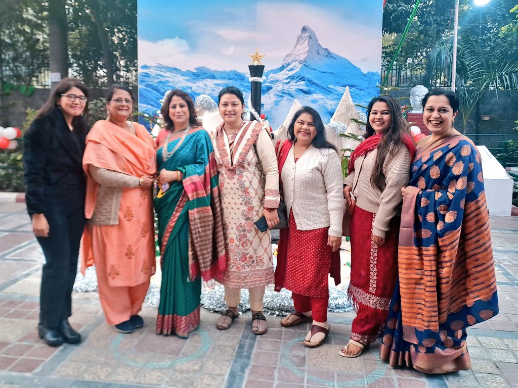 Niyativerma05's tweet image. Delightful evening at #AIS with #Wintercarnival 2023 🎪🥳🎉 as the campus transformed into a winter wonderland with twinkling lights, frosted treats and magical symphony. #memoriesforever 
@ashokkp @y_sanjay @pntduggal @kandhari_ekta @sdg4all