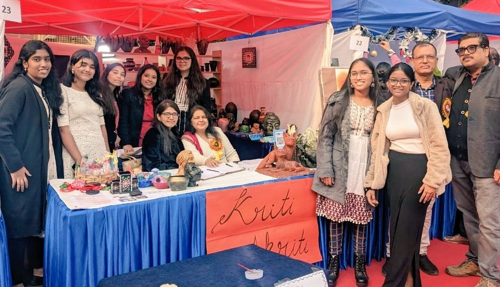 Niyativerma05's tweet image. Delightful evening at #AIS with #Wintercarnival 2023 🎪🥳🎉 as the campus transformed into a winter wonderland with twinkling lights, frosted treats and magical symphony. #memoriesforever 
@ashokkp @y_sanjay @pntduggal @kandhari_ekta @sdg4all