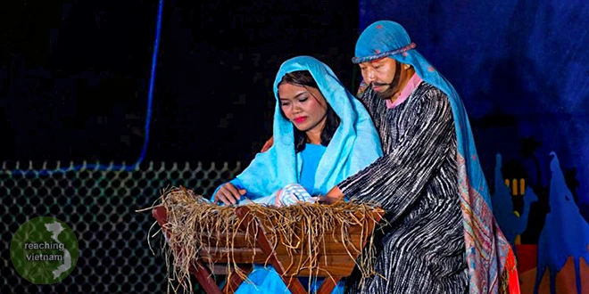 reachingvn's tweet photo. The story of Jesus – the story of Christmas played out in a small neighborhood of the city. “But as for me, I will look to the Lord; I will wait for the God of my salvation; my God will hear me.” Micah 7:7 #pray4vietnam https://t.co/CAK2WFZdIu https://t.co/QKh0AzLQB2